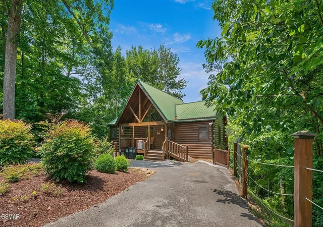 Photo 2 of Single family home for sale at 2117 E View Dr, Sevierville, TN 37876 | MLS# 3591877 | Listing updated on 2026-10-07