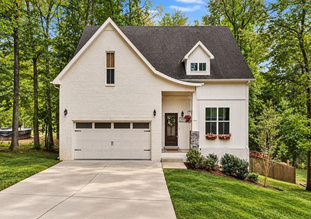 Photo 1 of Single family home for sale at 2880 Scenic Dr, Clarksville, TN 37043 | MLS# 3601300 | Listing updated on 2026-09-25