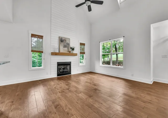 Photo 3 of Single family home for sale at 2880 Scenic Dr, Clarksville, TN 37043 | MLS# 3601300 | Listing updated on 2026-09-25