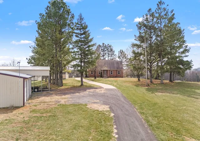 Photo 3 of Single family home for sale at 300a Governor Hall Rd, Castalian Springs, TN 37031 | MLS# 3597639 | Listing updated on 2026-09-25
