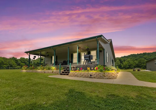 Photo 1 of Single family home for sale at 560 York Holw Rd, Pulaski, TN 38478 | MLS# 3545411 | Listing updated on 2026-10-10