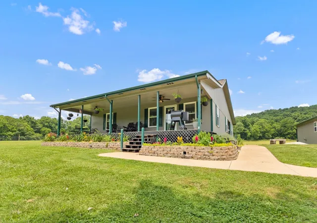 Photo 2 of Single family home for sale at 560 York Holw Rd, Pulaski, TN 38478 | MLS# 3545411 | Listing updated on 2026-10-10