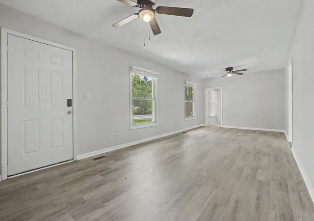 Photo 3 of Single family home for sale at 1306 Old Estill Springs Rd, Tullahoma, TN 37388 | MLS# 3547689 | Listing updated on 2026-09-30
