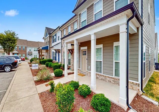 Photo 3 of Townhouse for sale at 215 Mansfield Dr, Gallatin, TN 37066 | MLS# 3598218 | Listing updated on 2026-09-26