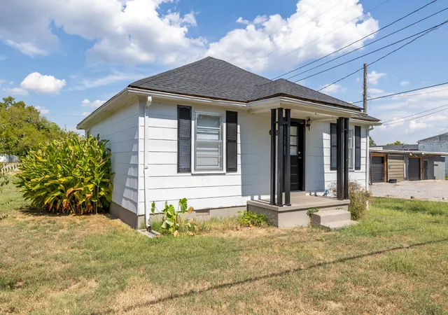 Photo 2 of Single family home for sale at 626 Cedar St, Lewisburg, TN 37091 | MLS# 3599398 | Listing updated on 2026-09-25