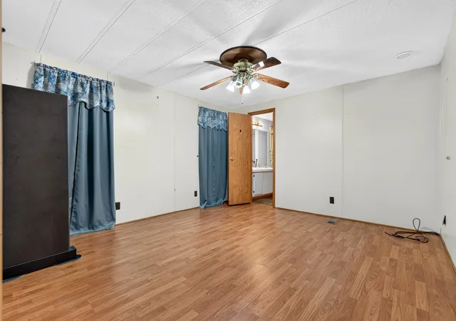 Photo 3 of Manufactured home for sale at 401 Hermitage Cir, Bumpus Mills, TN 37028 | MLS# 3545476 | Listing updated on 2026-10-03