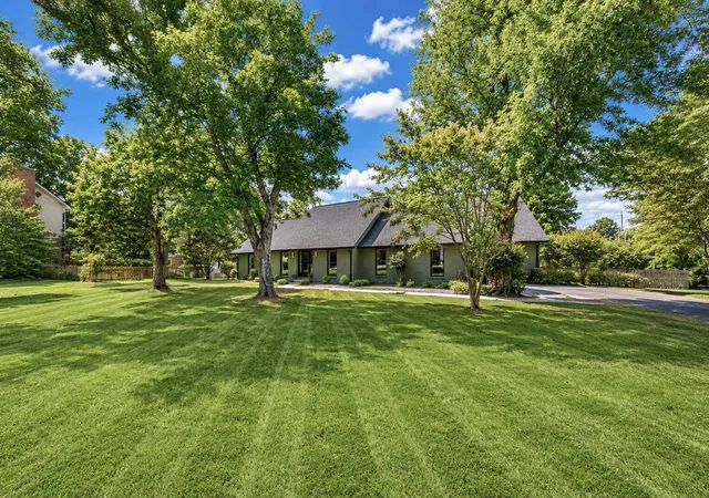Photo 2 of Single family home for sale at 115 Poteat Pl, Franklin, TN 37064 | MLS# 3546653 | Listing updated on 2026-09-12