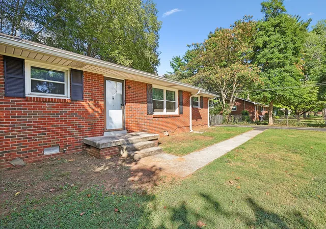 Photo 4 of Single family home for sale at 1903 Fowler St, Murfreesboro, TN 37130 | MLS# 3592314 | Listing updated on 2026-09-18