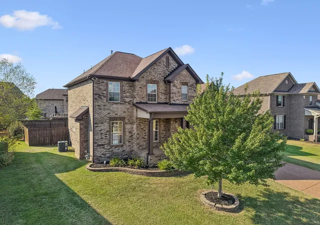 Photo 2 of Single family home for sale at 139 Mckain Xing, Hendersonville, TN 37075 | MLS# 3546293 | Listing updated on 2026-09-17