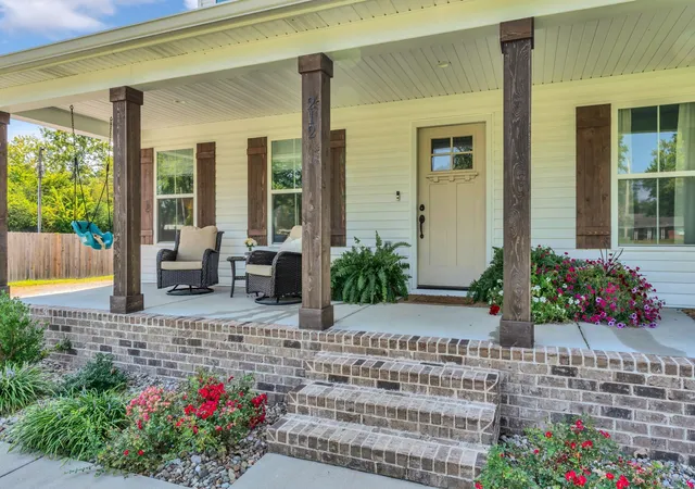 Photo 3 of Single family home for sale at 212 West S St, Greenbrier, TN 37073 | MLS# 3598443 | Listing updated on 2026-09-28