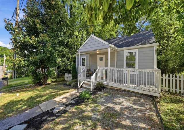 Photo 2 of Single family home for sale at 200 Sawyer St, Chattanooga, TN 37405 | MLS# 3545747 | Listing updated on 2026-09-24