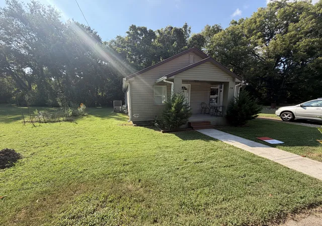 Photo 2 of Single family home for sale at 708 Gray St, Mount Pleasant, TN 38474 | MLS# 3546854 | Listing updated on 2026-10-08