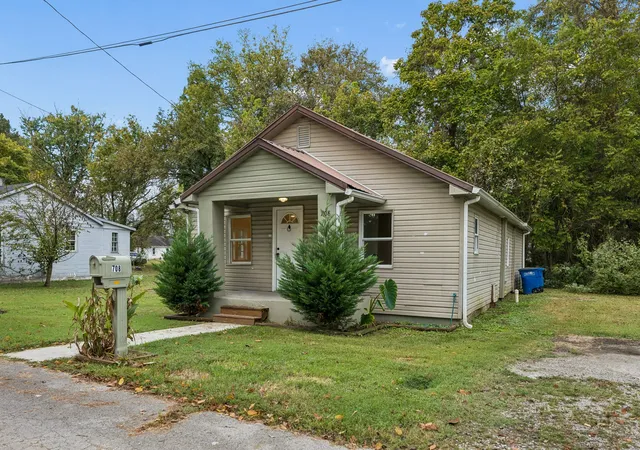 Photo 2 of Single family home for sale at 708 Gray St, Mount Pleasant, TN 38474 | MLS# 3546854 | Listing updated on 2026-10-15