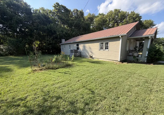 Photo 3 of Single family home for sale at 708 Gray St, Mount Pleasant, TN 38474 | MLS# 3546854 | Listing updated on 2026-10-08