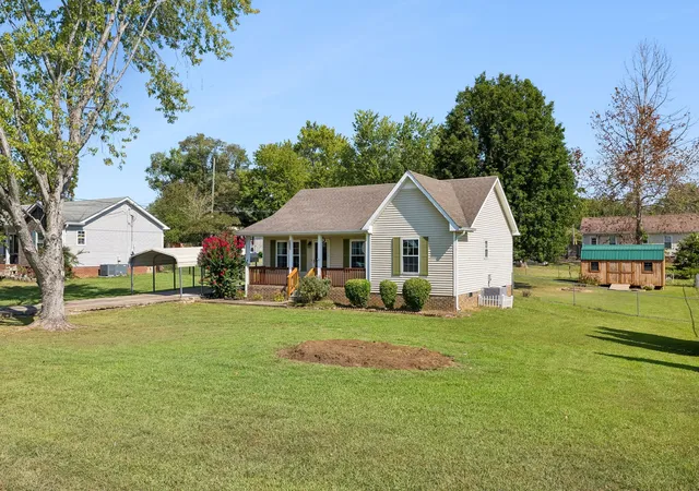 Photo 3 of Single family home for sale at 2865 Chinquapin Ln, Clarksville, TN 37043 | MLS# 3592968 | Listing updated on 2026-10-09