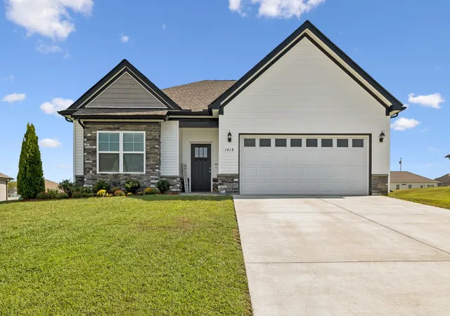 Photo 1 of Single family home for sale at 1418 Blackstone St, Murfreesboro, TN 37129 | MLS# 3546482 | Listing updated on 2026-10-09