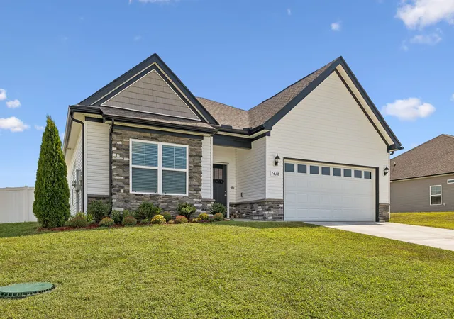 Photo 2 of Single family home for sale at 1418 Blackstone St, Murfreesboro, TN 37129 | MLS# 3546482 | Listing updated on 2026-10-09