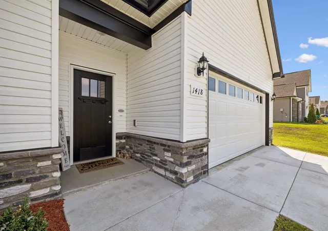 Photo 3 of Single family home for sale at 1418 Blackstone St, Murfreesboro, TN 37129 | MLS# 3546482 | Listing updated on 2026-10-09
