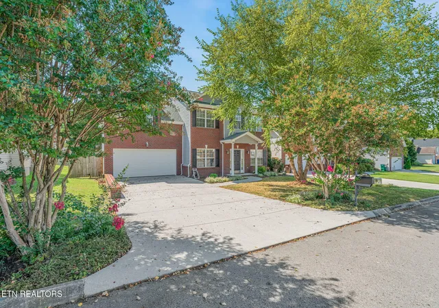 Single family home for sale at 5914 Gray Gables Dr, Knoxville, TN 37931 | MLS# 3609757