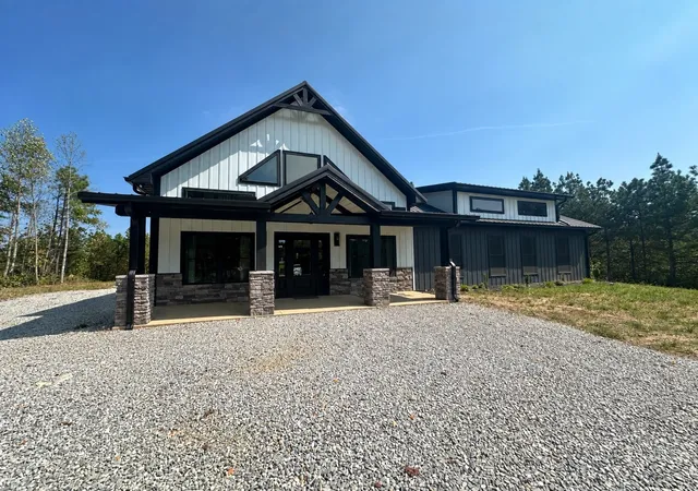 Photo 2 of Single family home for sale at 3145 Highway 231, Erin, TN 37061 | MLS# 3545910 | Listing updated on 2026-10-20