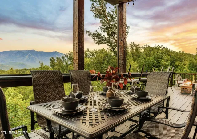 Photo 2 of Single family home for sale at 1015 Twin Oaks Rd, Gatlinburg, TN 37738 | MLS# 3545810 | Listing updated on 2026-10-07