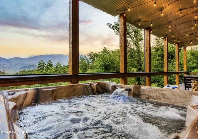 Photo 3 of Single family home for sale at 1015 Twin Oaks Rd, Gatlinburg, TN 37738 | MLS# 3545810 | Listing updated on 2026-10-07