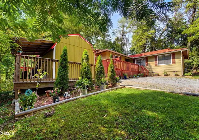 Photo 2 of Single family home for sale at 2136 Daisy Trl, Pigeon Forge, TN 37863 | MLS# 3545876 | Listing updated on 2026-09-17