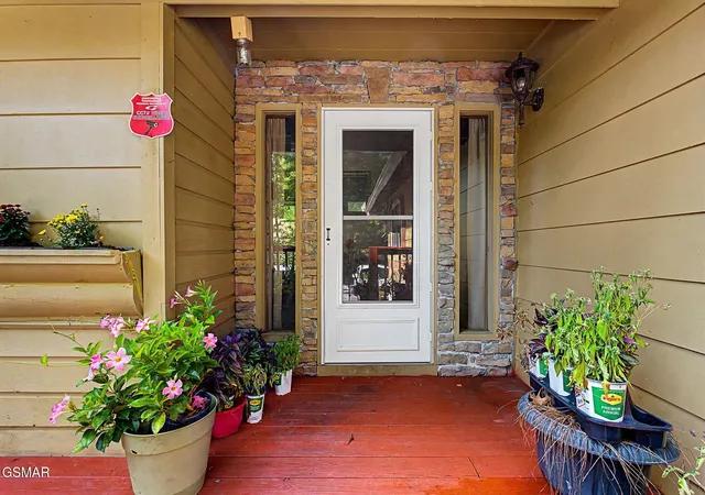 Photo 3 of Single family home for sale at 2136 Daisy Trl, Pigeon Forge, TN 37863 | MLS# 3545876 | Listing updated on 2026-09-17