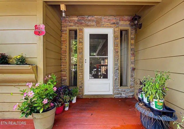 Photo 3 of Single family home for sale at 2136 Daisy Tr, Pigeon Forge, TN 37863 | MLS# 3545878 | Listing updated on 2026-09-24