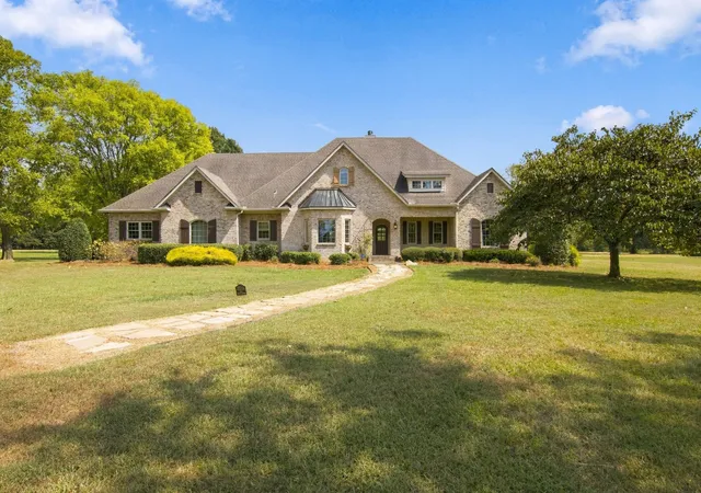 Photo 1 of Sale Pending at 4035 Barfield Crescent Rd, Murfreesboro, TN 37128 | MLS# 3594578 | Listing updated on 2026-10-26