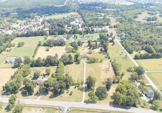 Photo 3 of Sale Pending at 4035 Barfield Crescent Rd, Murfreesboro, TN 37128 | MLS# 3594578 | Listing updated on 2026-10-26