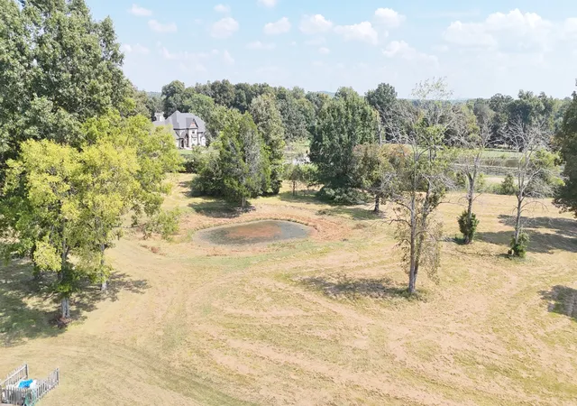 Photo 4 of Sale Pending at 4035 Barfield Crescent Rd, Murfreesboro, TN 37128 | MLS# 3594578 | Listing updated on 2026-10-26