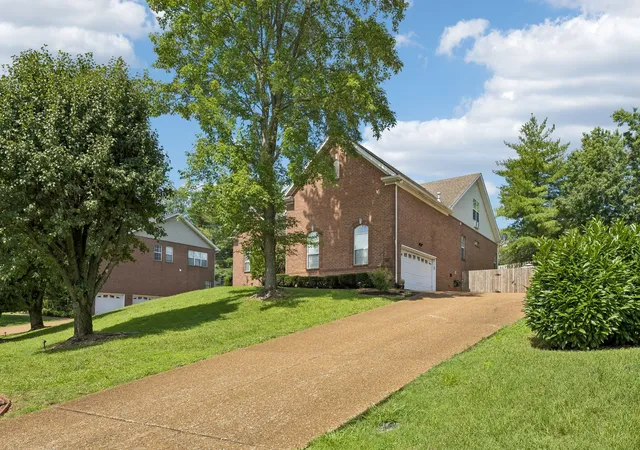 Photo 3 of Single family home for sale at 830 Loretta Dr, Goodlettsville, TN 37072 | MLS# 3546215 | Listing updated on 2026-09-13