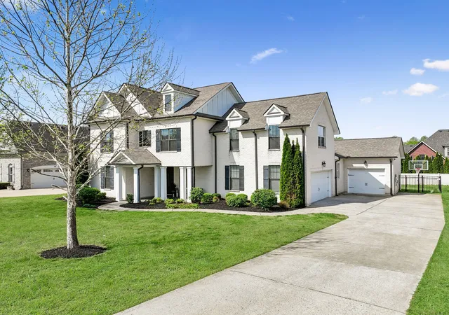 Photo 1 of Single family home for sale at 2833 Battleground Dr, Murfreesboro, TN 37129 | MLS# 3592124 | Listing updated on 2026-09-23