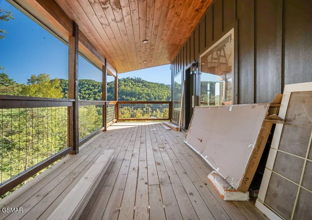 Photo 3 of Single family home for sale at 3004 Crestview Ct, Sevierville, TN 37862 | MLS# 3545976 | Listing updated on 2026-10-10