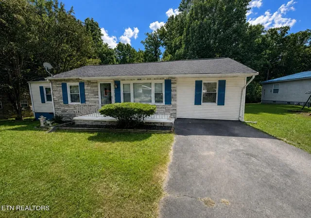 Photo 1 of Single family home for sale at 1810 Fenwood Dr, Knoxville, TN 37918 | MLS# 3545989 | Listing updated on 2026-09-14