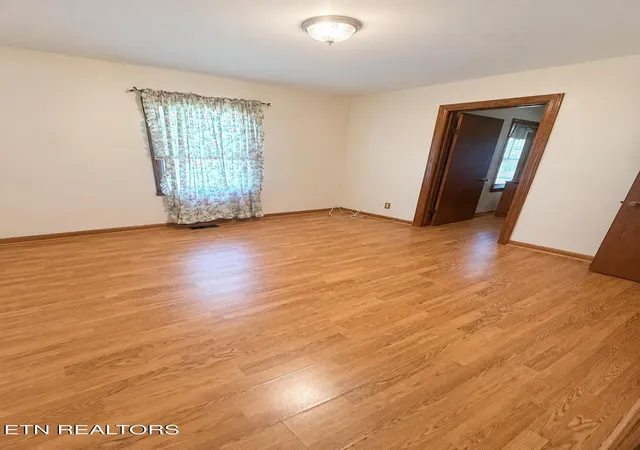 Photo 3 of Single family home for sale at 1810 Fenwood Dr, Knoxville, TN 37918 | MLS# 3545989 | Listing updated on 2026-09-14