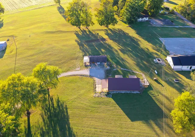 Photo 3 of Single family home for sale at 5075 N Thomas St, Clarksville, TN 37043 | MLS# 3620671 | Listing updated on 2026-10-19
