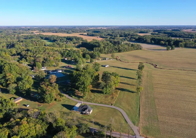 Photo 4 of Single family home for sale at 5075 N Thomas St, Clarksville, TN 37043 | MLS# 3620671 | Listing updated on 2026-10-19