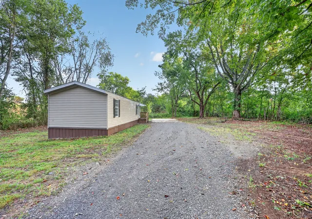 Photo 3 of Manufactured home for sale at 310 Carter Ln, Castalian Springs, TN 37031 | MLS# 3546771 | Listing updated on 2026-09-23