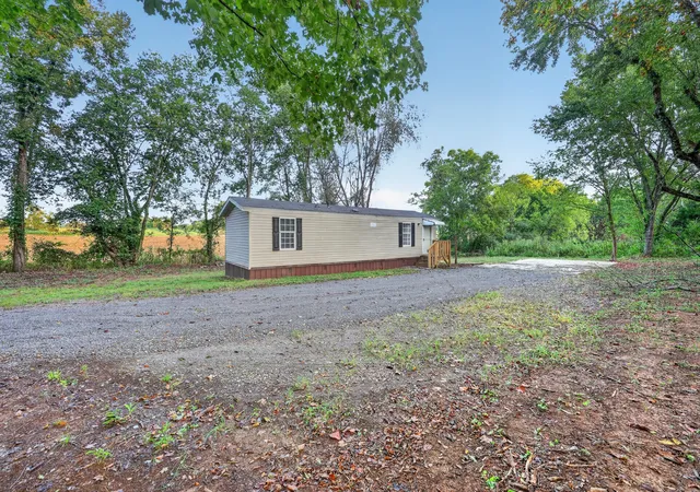 Photo 4 of Manufactured home for sale at 310 Carter Ln, Castalian Springs, TN 37031 | MLS# 3546771 | Listing updated on 2026-09-23