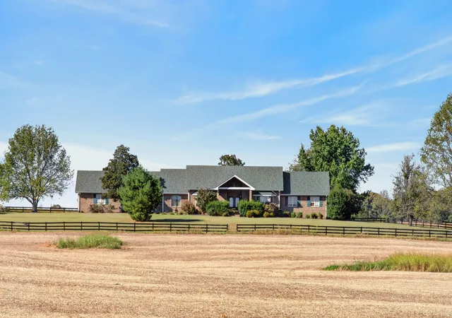 Photo 2 of Single family home for sale at 3901 Dortch Rd, Adams, TN 37010 | MLS# 3612322 | Listing updated on 2026-10-19
