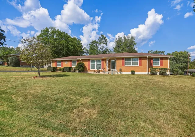 Photo 1 of Sale Pending at 110 La Bar Dr, Hendersonville, TN 37075 | MLS# 3546184 | Listing updated on 2026-09-24