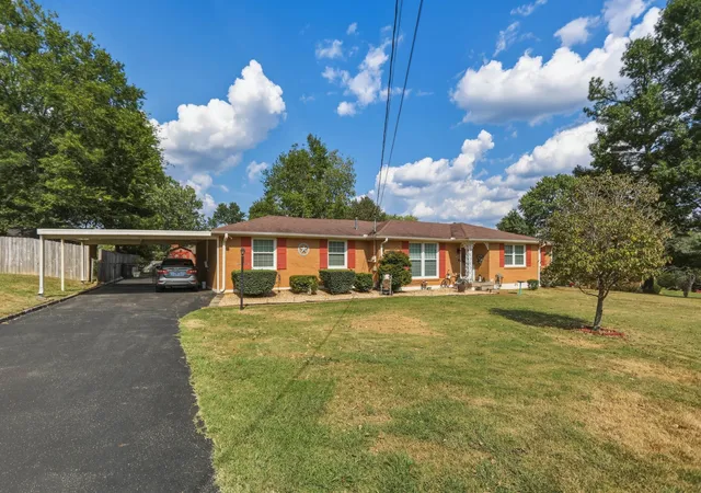 Photo 2 of Sale Pending at 110 La Bar Dr, Hendersonville, TN 37075 | MLS# 3546184 | Listing updated on 2026-09-24