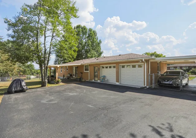 Photo 3 of Sale Pending at 110 La Bar Dr, Hendersonville, TN 37075 | MLS# 3546184 | Listing updated on 2026-09-24