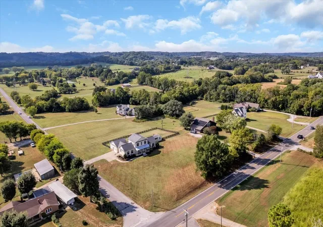 Photo 3 of Single family home for sale at 1201 Carters Crk Pike, Columbia, TN 38401 | MLS# 3546887 | Listing updated on 2026-09-12