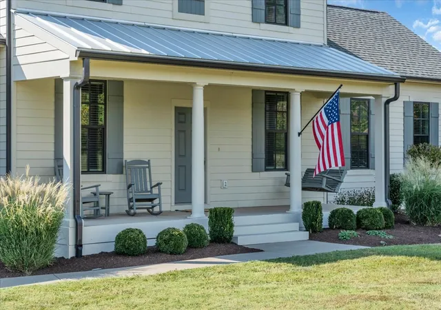 Photo 4 of Single family home for sale at 1201 Carters Crk Pike, Columbia, TN 38401 | MLS# 3546887 | Listing updated on 2026-09-12