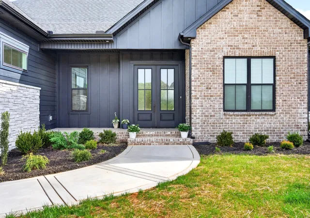 Photo 1 of Single family home for sale at 2 Pace Rd, Clarksville, TN 37043 | MLS# 3546545 | Listing updated on 2026-09-12
