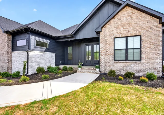 Photo 2 of Single family home for sale at 2 Pace Rd, Clarksville, TN 37043 | MLS# 3546545 | Listing updated on 2026-09-12