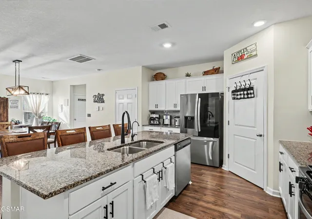 Photo 2 of Single family home for sale at 1117 Beacon Rd, Sevierville, TN 37876 | MLS# 3546037 | Listing updated on 2026-10-01